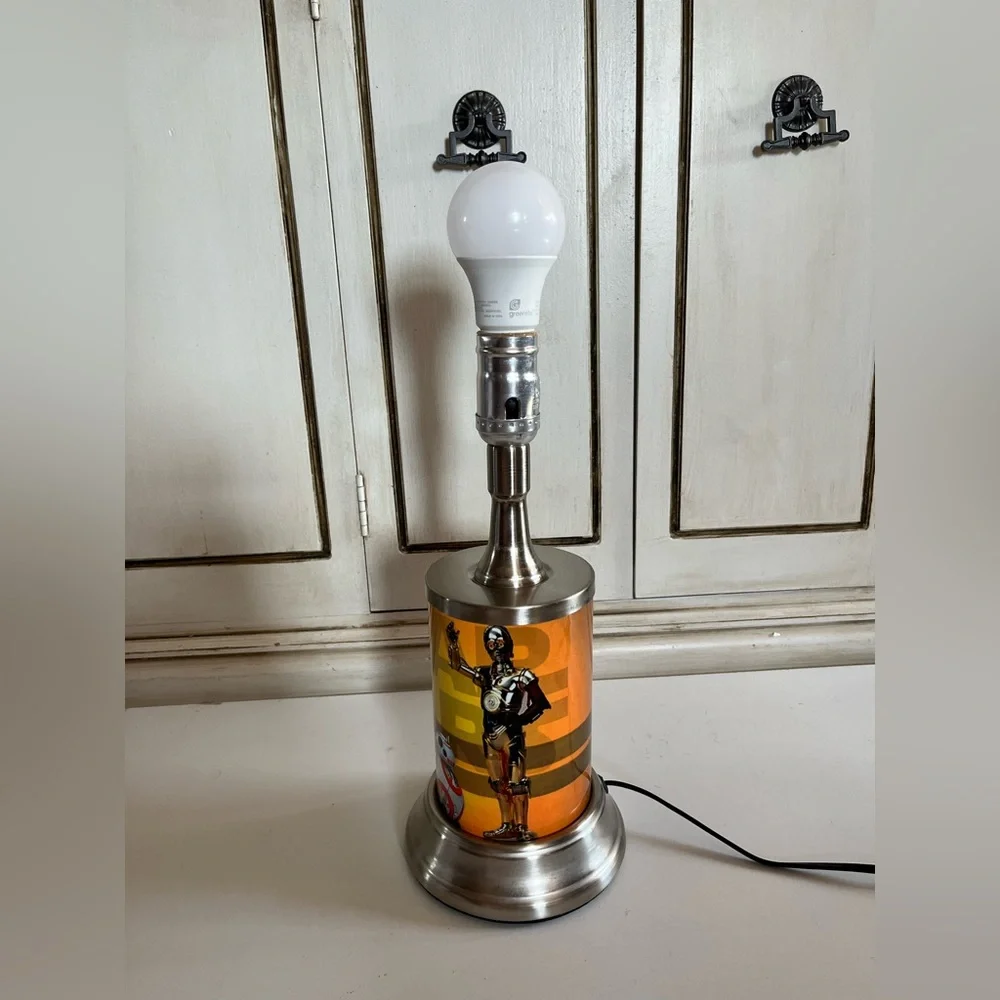 Star Wars table lamp with rolled metal plate of R2D2, C-3PO, BB8 & logo rare